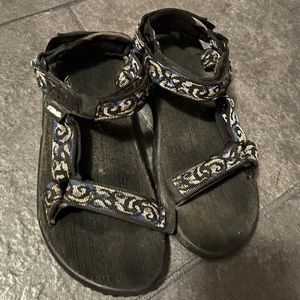 Kids teva sandals size 5